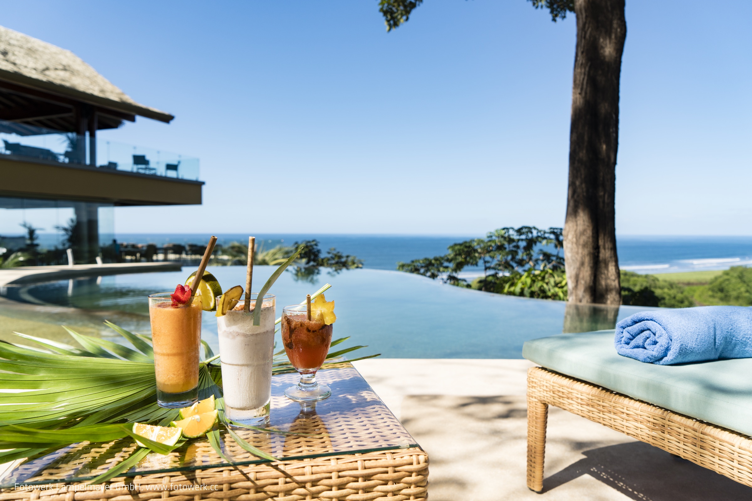 LaGarta Lodge infinity pool, lounge terrace and ocean view