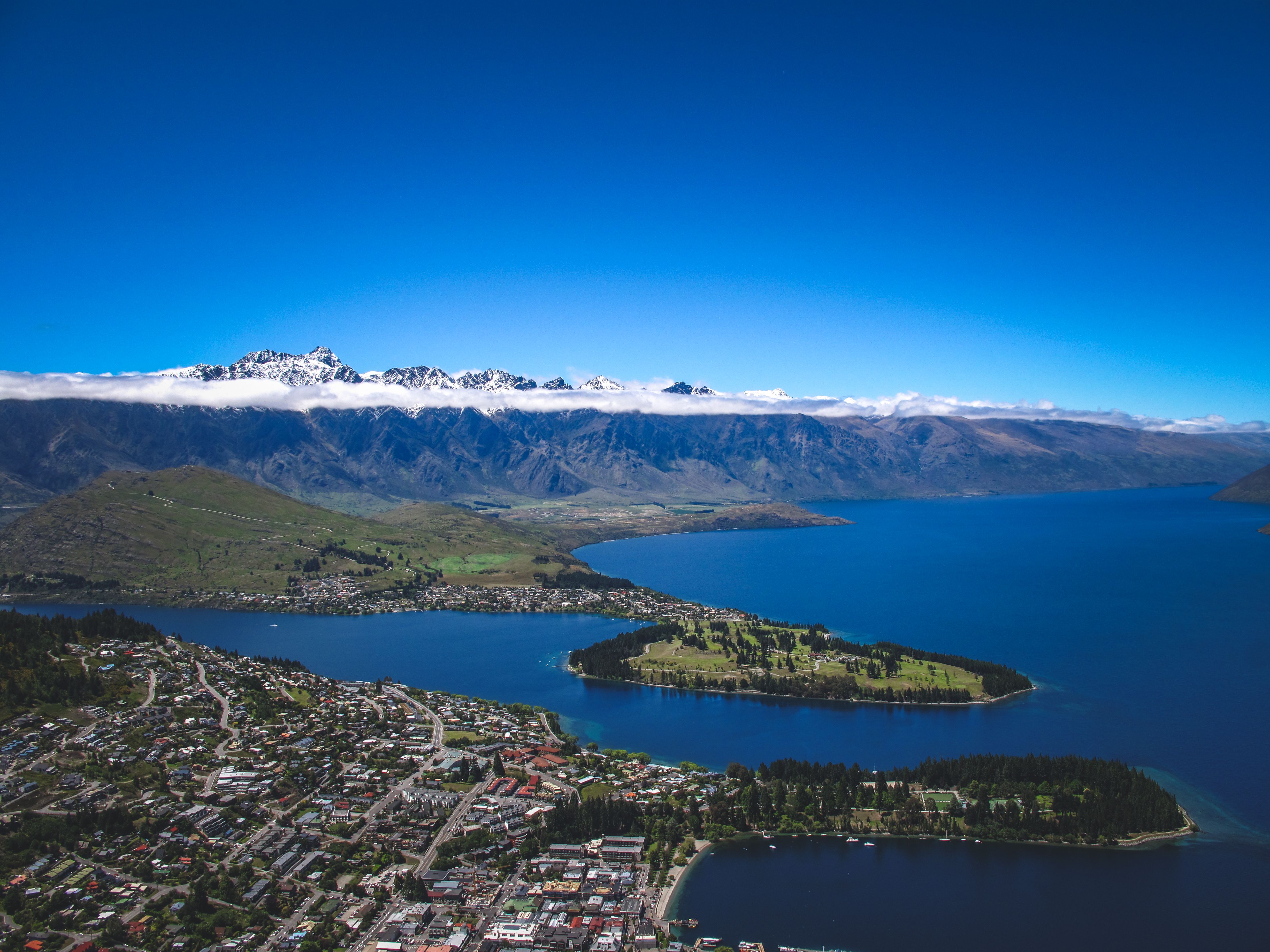 Mountain and lake landscape in New Zealand